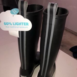 Tote Rainboots